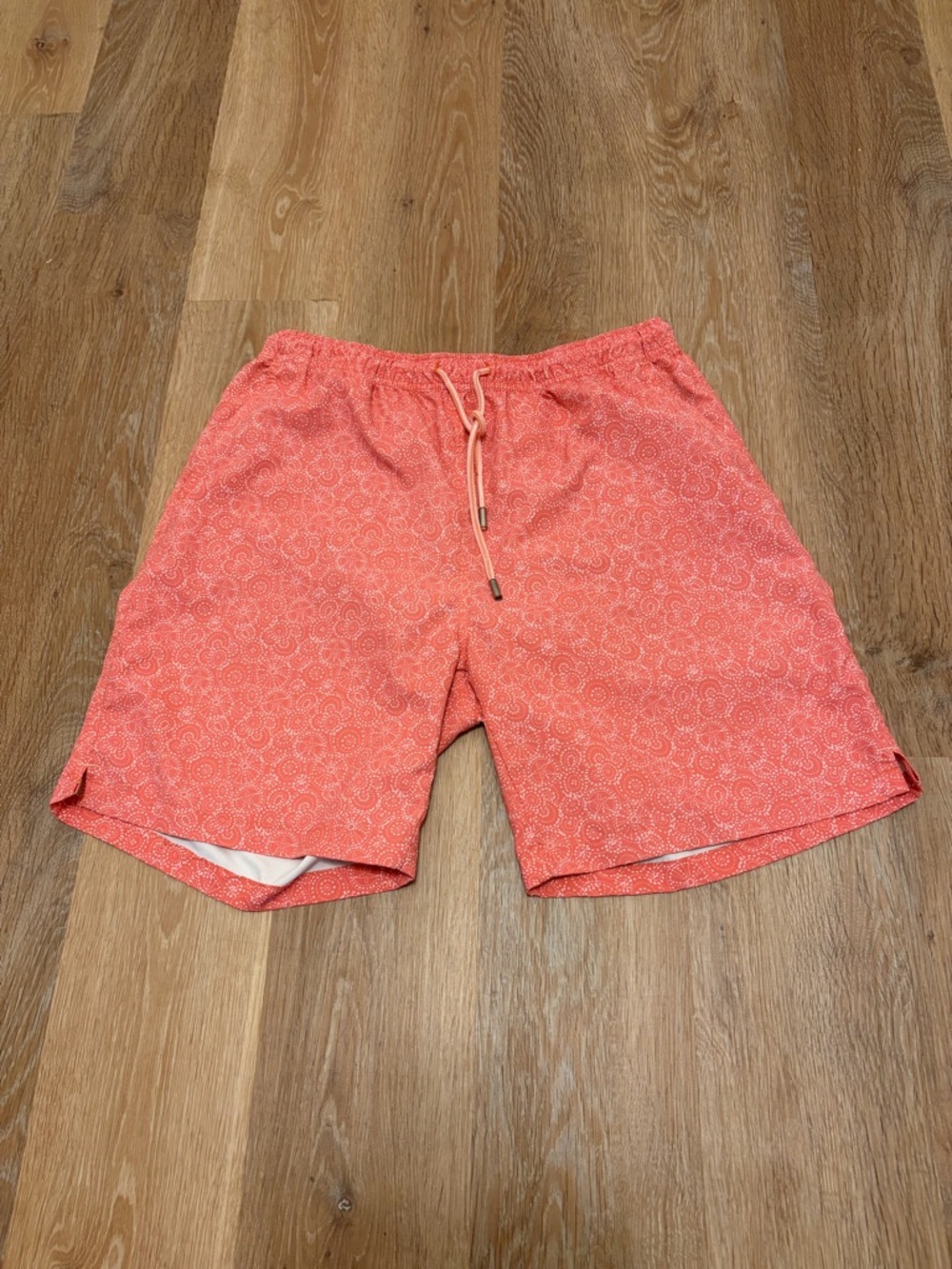 Peter Millar Crown Comfort Swim Trunks Men Pink Coral Medallion Size ~Medium/32